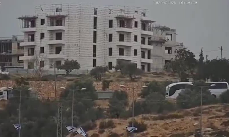 תיעוד: תושב אום טובא מצית שריפה באזור ירושלים