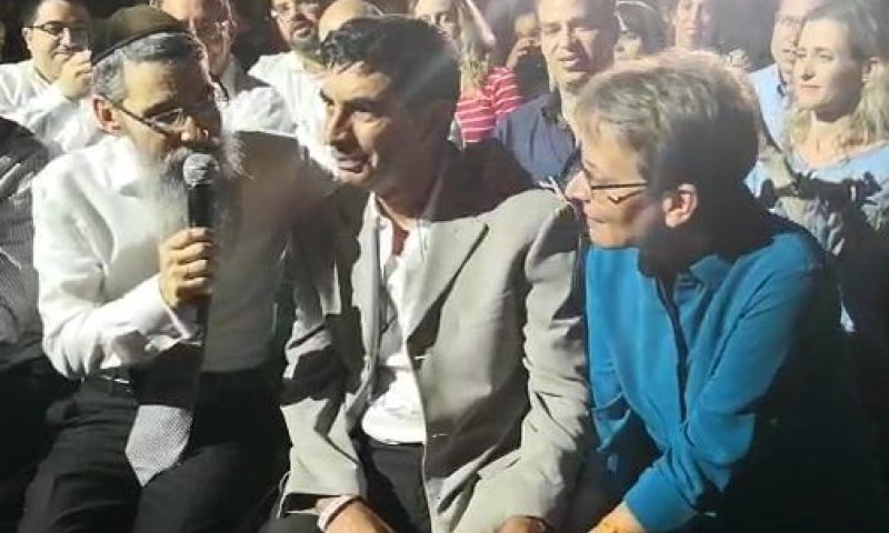 המחווה של אברהם פריד להוריו של הדר גולדין. צפו