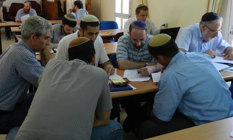 ישיבת ההסדר בחיפה: נופשים מהעבודה חוזרים לישיבה