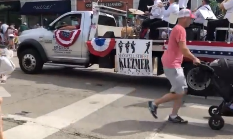 לבוש כאישה: פרטים נוספים על החשוד בטבח בשיקגו