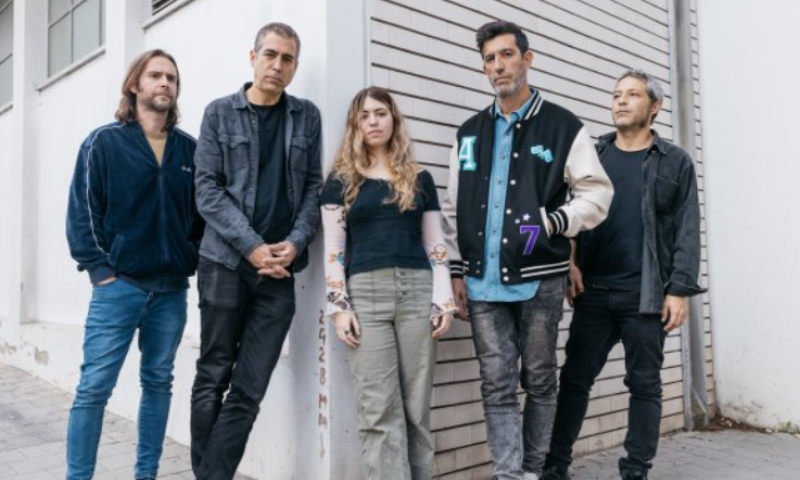 איש צוות של להקת הרוק חש ברע במהלך הופעה &ndash; ומת