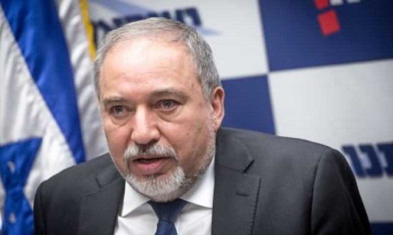 ליברמן: "לשחרר את אזריה, הוא חייל מצטיין"