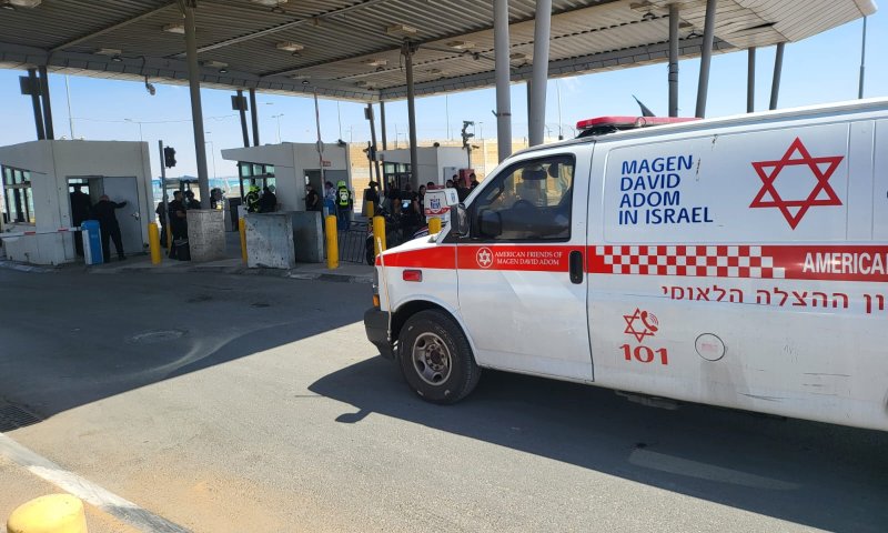 פיגוע דריסה במחסום קלנדיה: מאבטח נפצע קל