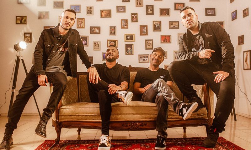 שרים לאמא: עמיר בניון ואיתי לוי בדואט מרגש. צפו