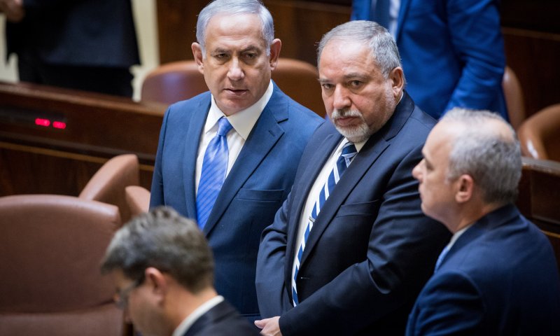 ליברמן לנתניהו: "אין לך קשר לא לימין ולא לשמאל"