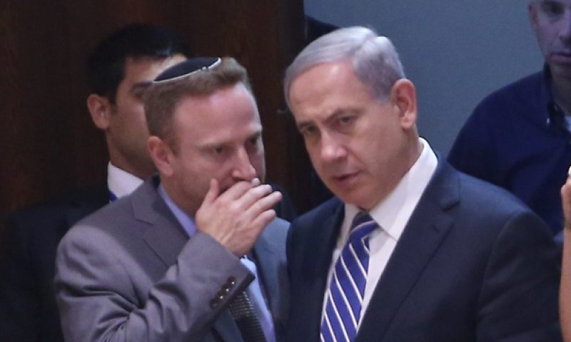 ראש הסגל לשעבר של נתניהו נלקח לחקירה