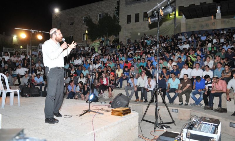 חוגגים את יום הסטודנט במרכז האקדמי לב