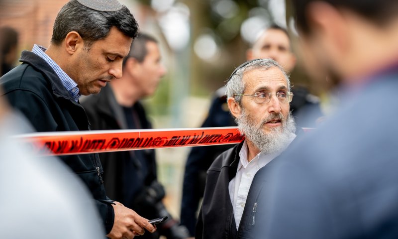 רקטה בישיבת שדרות | הרב פנדל: "האוייב מנסה להרוס"