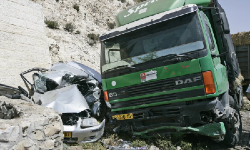 "נראה כמו פיגוע" הרוגים ופצועים בתאונת שרשרת בנשר