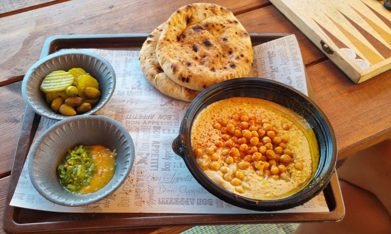 חזקו את המילואימניקים: סיפורו של החומוס של טויטו