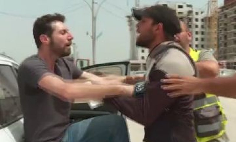 עיתונאי של 'כאן 11' הותקף באלימות. צפו