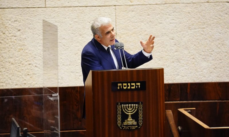 לפיד במליאה: "בן גביר יעמוד על הדוכן הזה?"