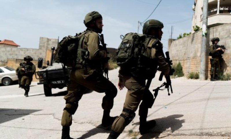 הקצין שדחף מתפרע שמאל יעוכב לשלוש שנים