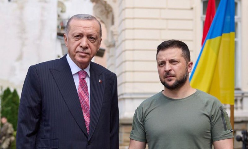 יסכים למו"מ? זלנסקי נפגש עם ארדואן