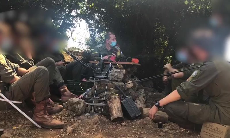 צפו: מפקד פיקוד הצפון הפתיע את בנו הלוחם