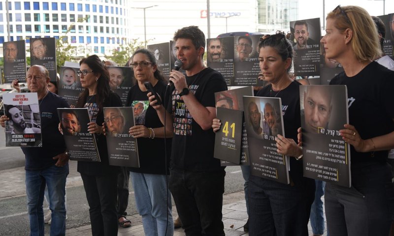משפחות החטופים דורשות: הסכם כולל לשחרור כל השבויים