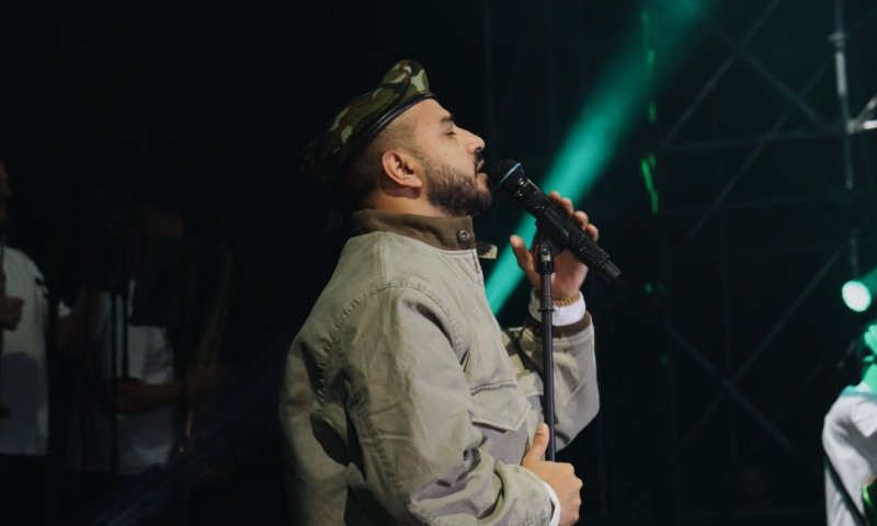 "אין על כפיר בעולם": ההופעה המרגשת של איתי לוי ללוחמים. צפו