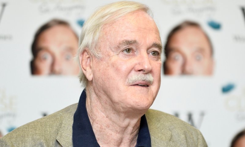 ג'ון קליז טוען: "אארגן מחדש את ההופעות שלי בישראל"