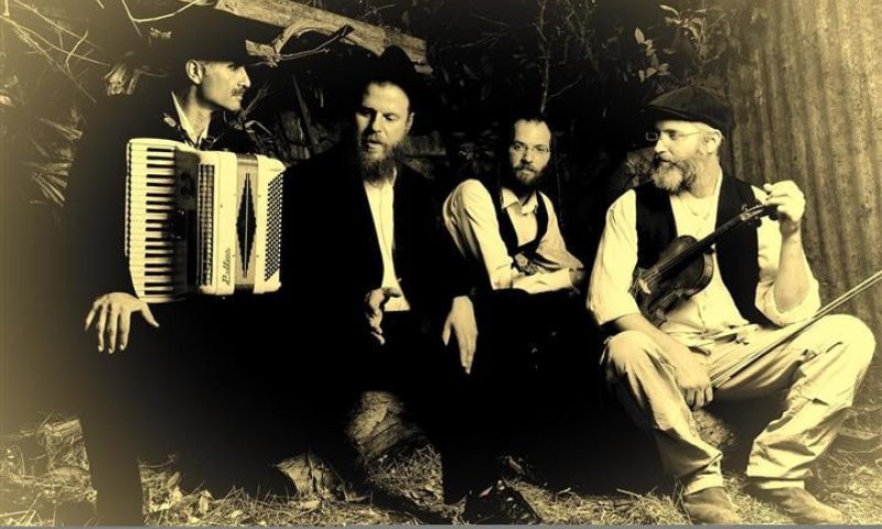 להאזנה: הלב והמעיין מנגנים חב"ד