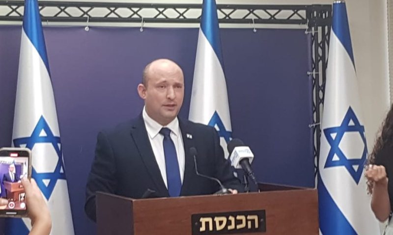 אופס: בנט כינה את נתניהו "ראש הממשלה". צפו