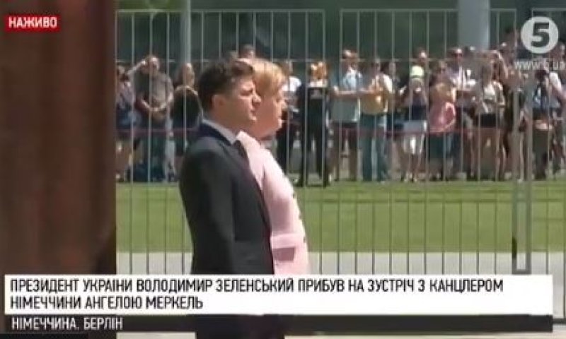 רועדת ולא יציבה: צפו באנגלה מרקל נראית רע