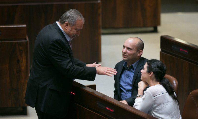 כך ליברמן הגיב כשהתבקש להחמיא לנפתלי בנט