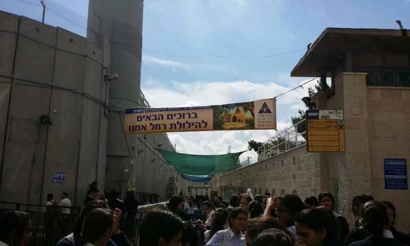 למרות הגשמים: אלפים כבר הגיעו לקבר רחל אמנו