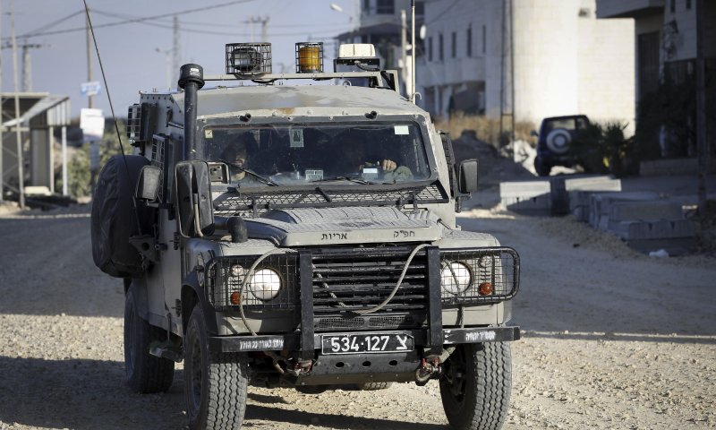 מחבל ערבי שיידה בקבוק תבערה נורה ונהרג