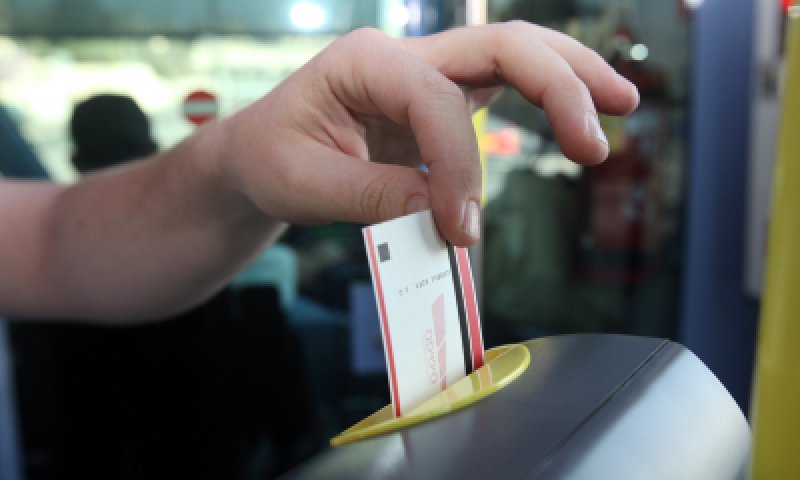 תוקנה התקלה שמנעה מבנות השירות לנסוע חינם ברכבת