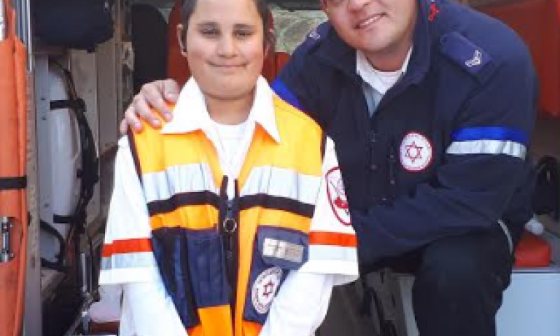 המחווה המרגשת של הילד שניצל לפראמדיק שלו