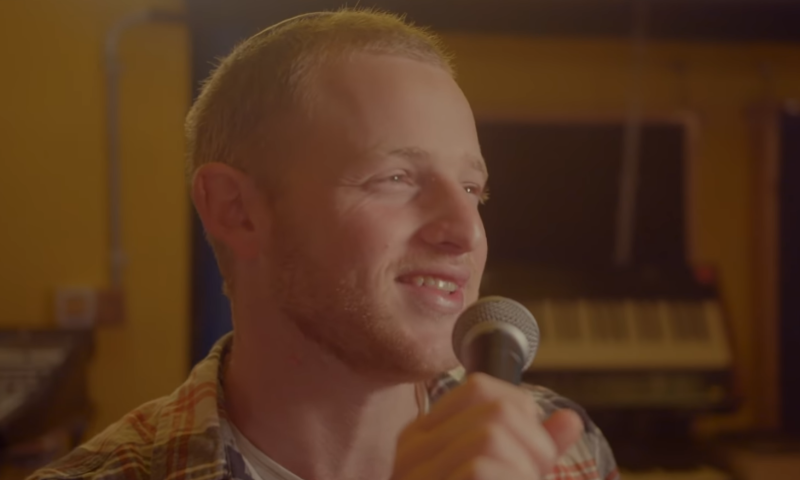 מודה אני: האח השכול מתחזק | דביר שנרב בביצוע מיוחד