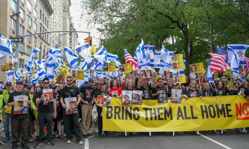 סקר: רוב מצביעי הקואליציה בעד עסקת חטופים