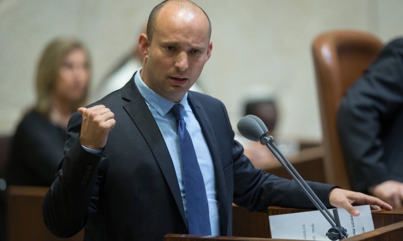 בנט משיב אש: "עם מי תשבו? עם זהבה גלאון?"