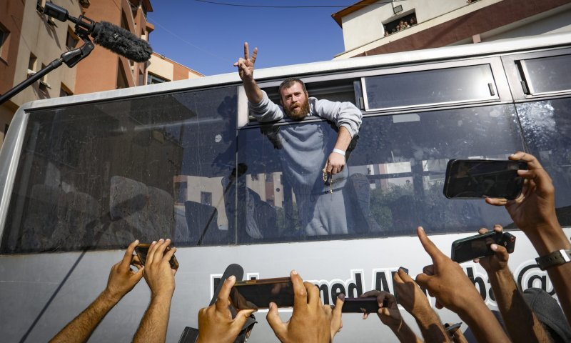 הותשו מהבריכות: מחבלים משוחררים מתלוננים על התנאים במלונות