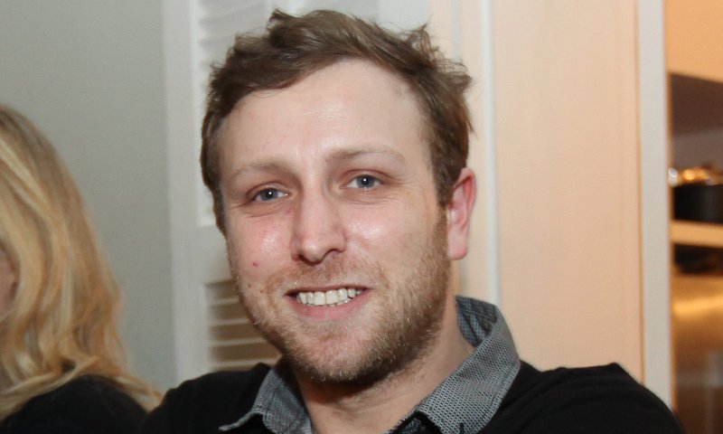 בנו של יוצר שיר 'הפרחה' מגיב להחלטה של הפסטיגל