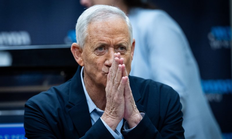 גנץ תוקף את נתניהו: "מפרק ומחליש אותנו מבפנים"