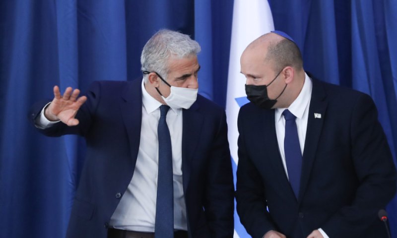 "בנט מתעלם? מחכים שלפיד יהיה רה"מ"