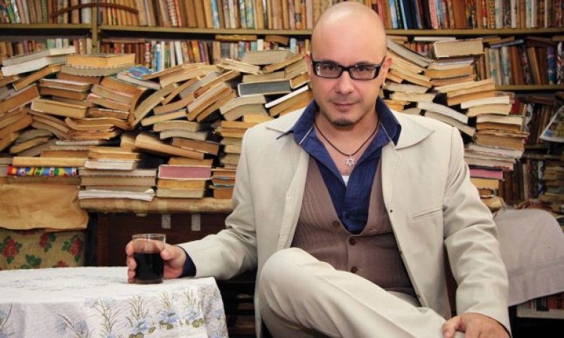 סולן להקת טיפקס נפל ואושפז- ההופעה נדחתה