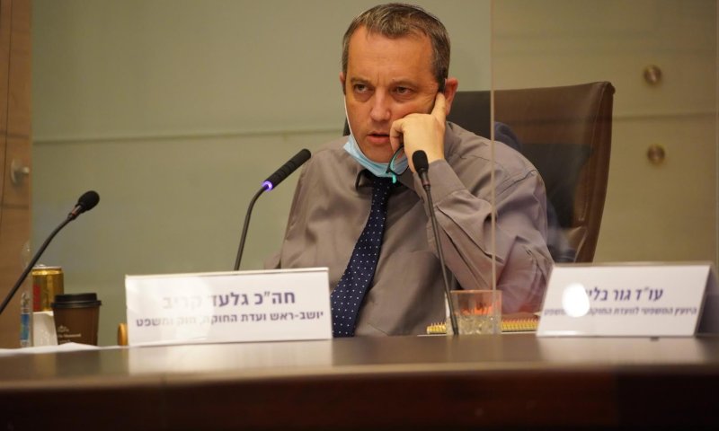 קריב: לדחות את התו הירוק לבני נוער עד אחרי סוכות