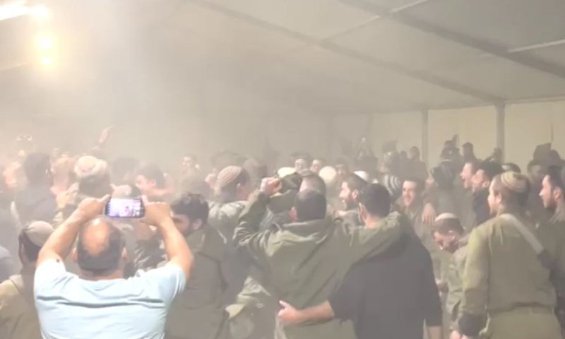 בלחימה ובשטחי הכינוס, עינינו רואות איך נראה עם