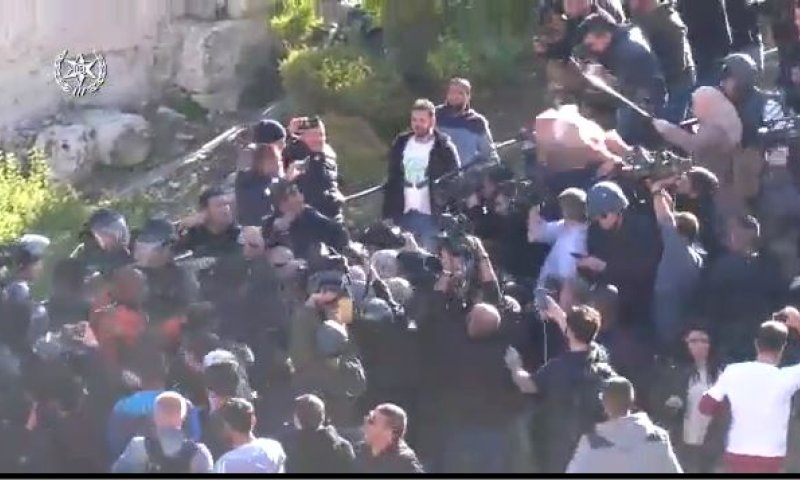 אפקט טראמפ: 77 עצורים בעקבות הפגנות נגד הכרזתו