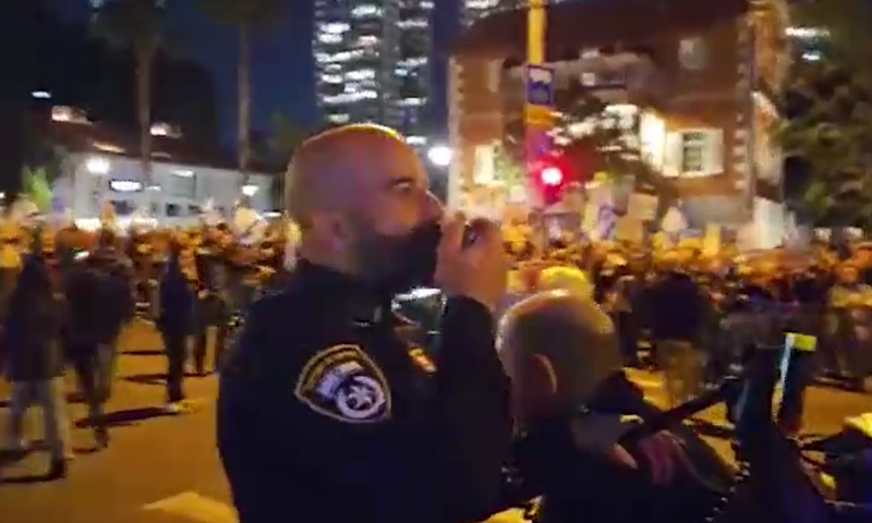 המשטרה בהפגנה בקפלן: "נפעל באפס סובלנות"