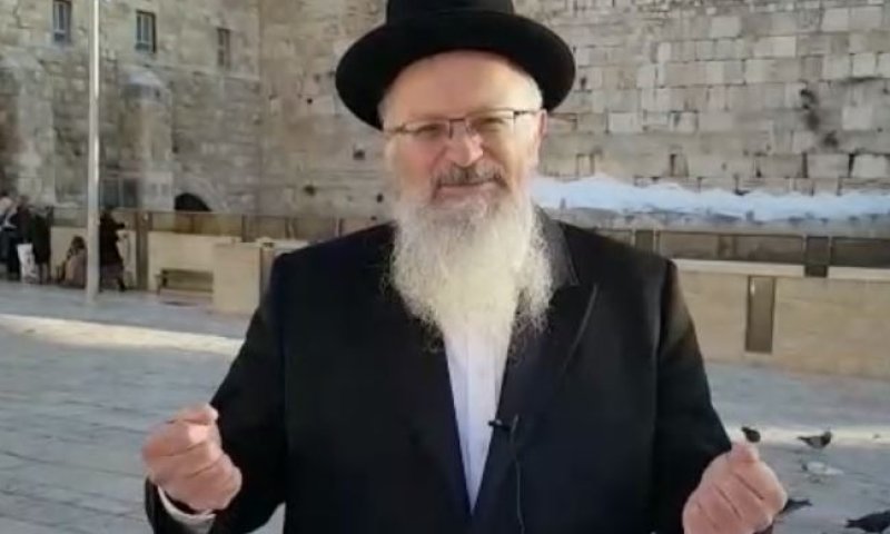 הרב אליהו פגש חתנים בכותל: 'תקומת ישראל'. צפו