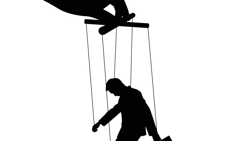 כשאת עסוקה ב"להנדס" אותו, את לא מאפשרת לו להביא את מי שהוא באמת