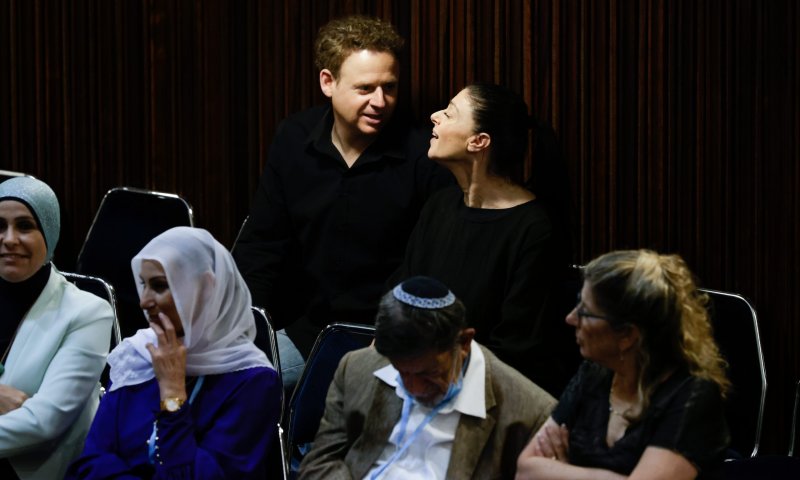 בן הזוג של השרה לועג לבנט: "באיזה פרק מדובר?"