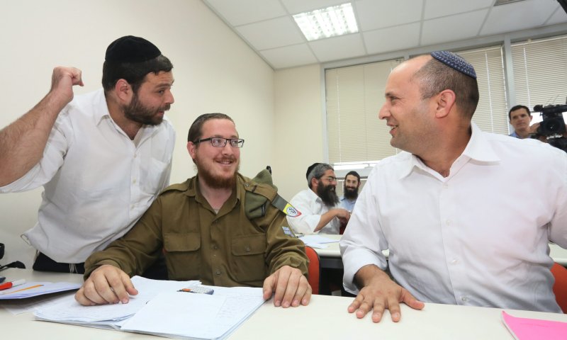 השר בנט סייר בבני ברק: "הציבור החרדי רוצה לעבוד"