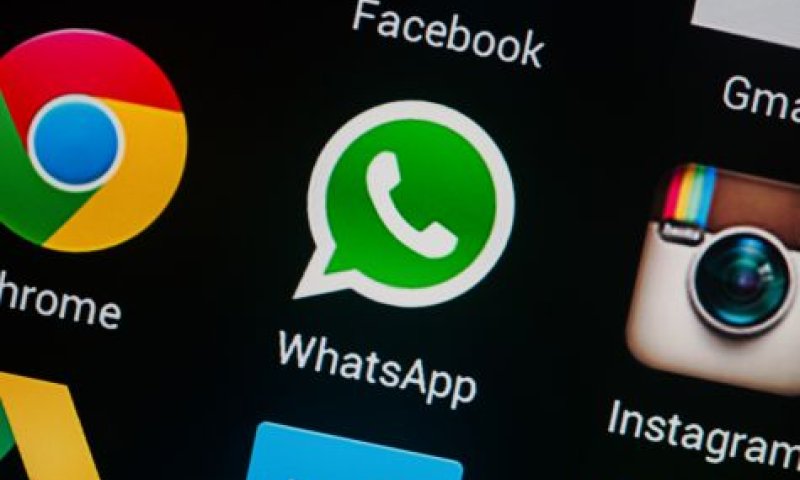 שו"ת: מותר לנשים להיות בקבוצת וואטסאפ עם רב?