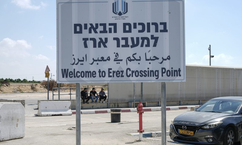 למרות המהומות: תתאפשר יציאת פועלים במעבר ארז