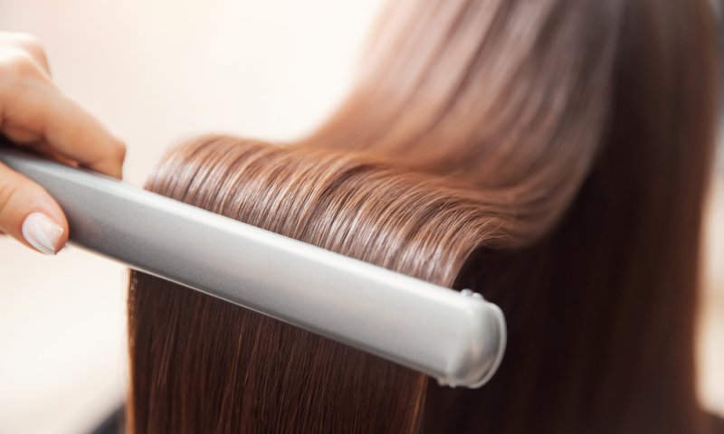 בת 17 עשתה החלקת שיער &ndash; ואושפזה בבית החולים