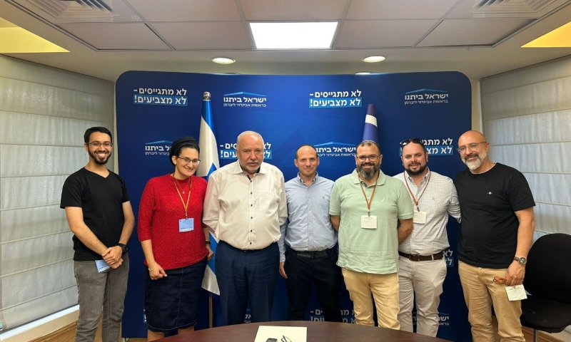 ליברמן ממשיך במסע לגיוס קולות סרוגים: התחנה הבאה יו"ש